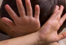 أم تقتل طفلها خنقا أمام ابنتها في تونس