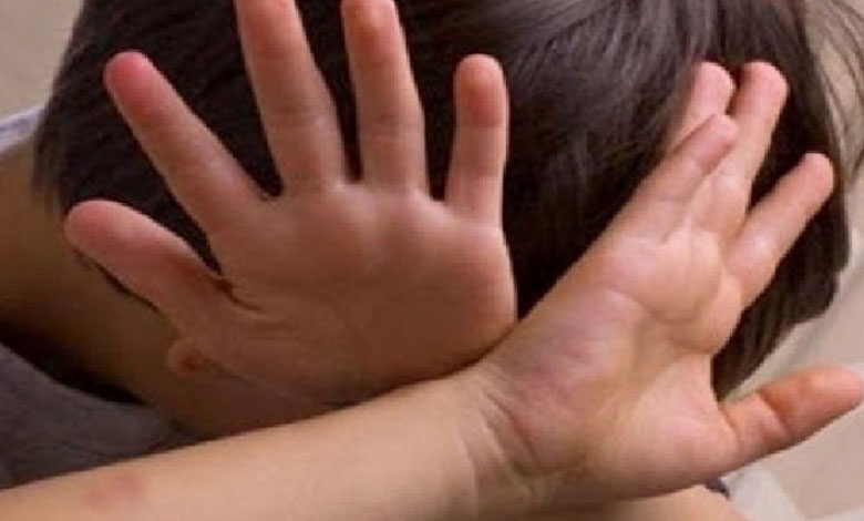 أم تقتل طفلها خنقا أمام ابنتها في تونس